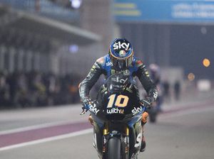 Apesnya Adik Rossi di Moto2 Qatar: Dari Terdepan, Malah Crash Diserempet
