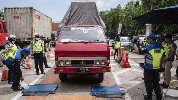 Razia Truk ODOL Dimulai, Kendaraan Pelanggar Ditempel Stiker