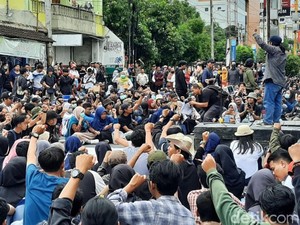 Di Gejayan Kembali Aksi Bersama, Kali Ini Menolak Omnibus Law Cipka