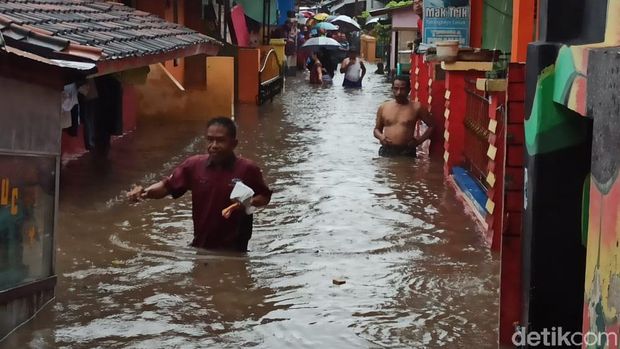Diguyur Hujan Deras 3 Jam Hujan, Puluhan Rumah di Banyuwangi Kebanjiran