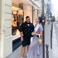 Kini Ririn Ekawati dan Indra tertimpa masalah bersama. Seperti dikutip dari detikhot, Ririn Ekawati dan Indra Tri Yudha atau disebut polisi dengan inisial ITY diamankan oleh Polres Jakarta Barat saat berada di sebuah tempat di kawasan Setiabudi, Jakarta Selatan karena kasus narkoba. Foto: Instagram