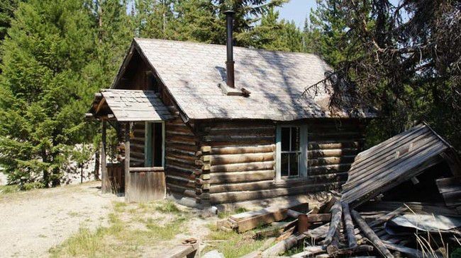 Menurut cerita dan mitos orang-orang sekitar, kabarnya mahluk halus di kota ini masih sering berkeliaran. Beberapa bahkan mengaku melihat penampakan dan mendengar suara-suara aneh yang keluar dari salah satu tempat hiburan kota Garnet. Foto: dok. buzznick