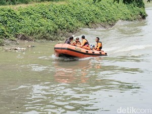 Polisi Ubek-ubek Sungai di Sidoarjo Tempat Korban Begal Diduga Dibuang