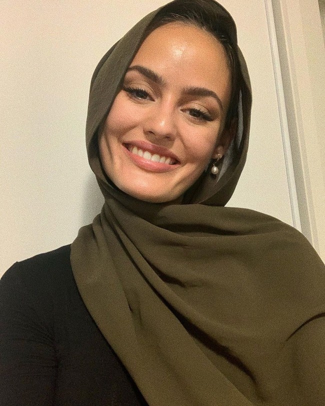 Ada salah satu finalis Miss World Australia 2020 yang menarik perhatian. Dia adalah Emma Maree Edwards, seorang wanita berhijab yang berasal dari Brisbane. Foto: instagram @emmamareeedwards