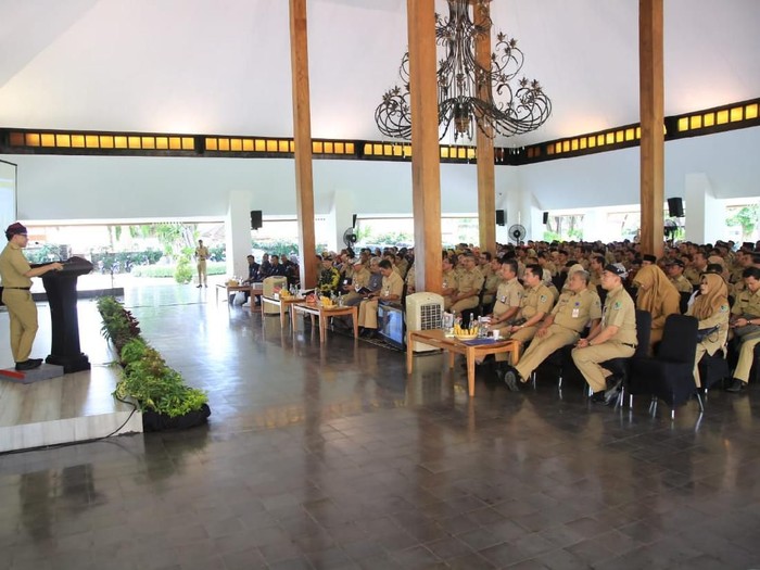 Bupati Anas Validasi Data Penduduk Miskin