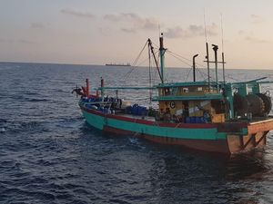Masuk RI, Kapal Maling Ikan Kena Ciduk di Selat Malaka