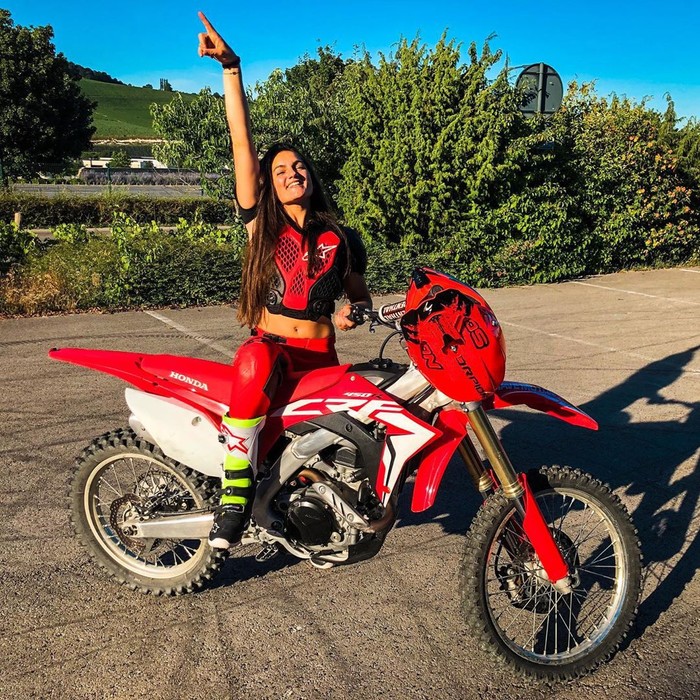 Sarah Lezito, Si Cantik Spesialis Penakluk Moge