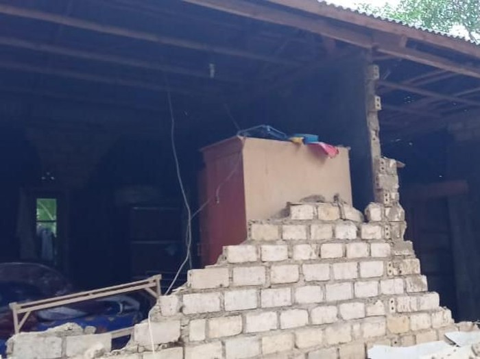 Bangunan di Kecamatan Kalapanunggal, Kabupaten Sukabumi, Jabar, dampak gempa M 4,9 (dok. BMKG)