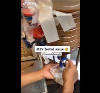 Kreatif! Begini Cara Penjual Siomay Ini Menaruh Saus Kacangnya