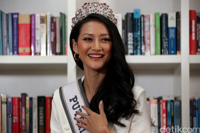 Ayu Maulida atau akrab disapa Ayuma, wajah cantiknya khas Jawa. Kedua orangtuanya memang berasal dari Jawa. Dan bagi Ayuma, menjadi Puteri Indonesia adalah impian terbesarnya sejak kecil.