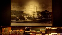 Isu penghilangan dan penghapusan divisi foto dan Museum serta Galeri Foto itu tengah ditolak oleh sebagian penghuninya karena tentunya bisa sekaligus mengancam gedung yang bersejarah itu beralih fungsi.