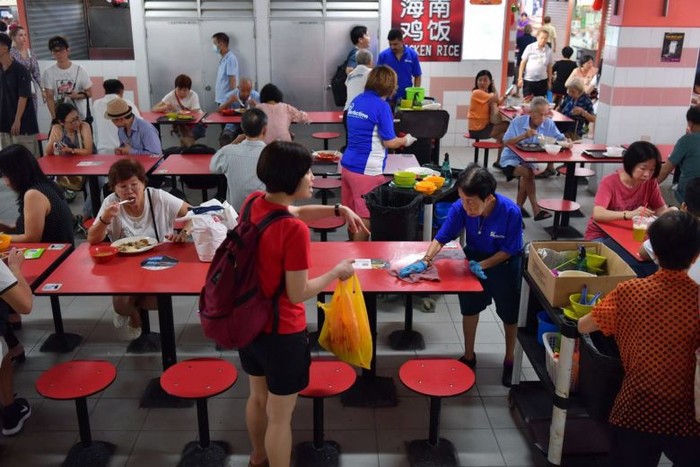 restoran di food centre sepi karena virus corona