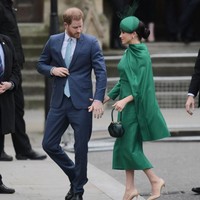 Ini menjadi detik-detik terakhir Pangeran Harry dan Meghan Markle melepas keanggotan kerajaan Inggris. Pasangan tersebut hadir untuk terakhir kalinya sebagai anggota senior Kerajaan Inggris di acara kebaktian Commonwealth Day Service, London, Inggris, Senin (9/3/2020). Inilah arti bahasa tubuh mereka. Foto: Gareth Cattermole/Getty Images