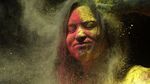 Foto: Tumpah Ruah Warga India di Festival Holi