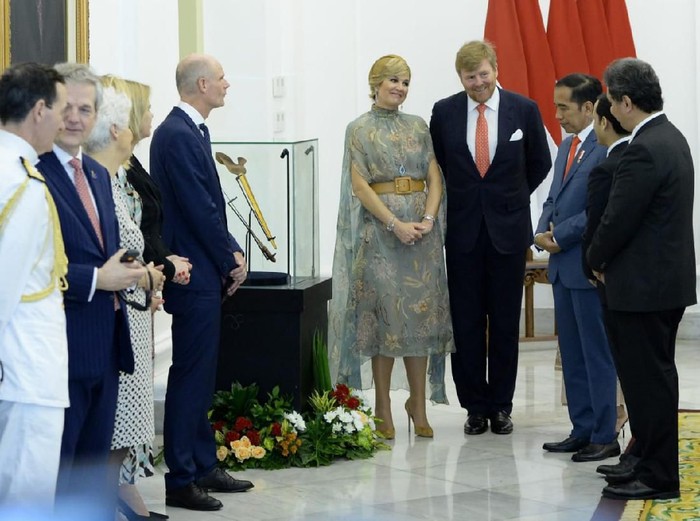 Belanda membawa pulang keris Pangeran Diponegoro. Keris tersebut sempat dipajang di Istana Bogor.