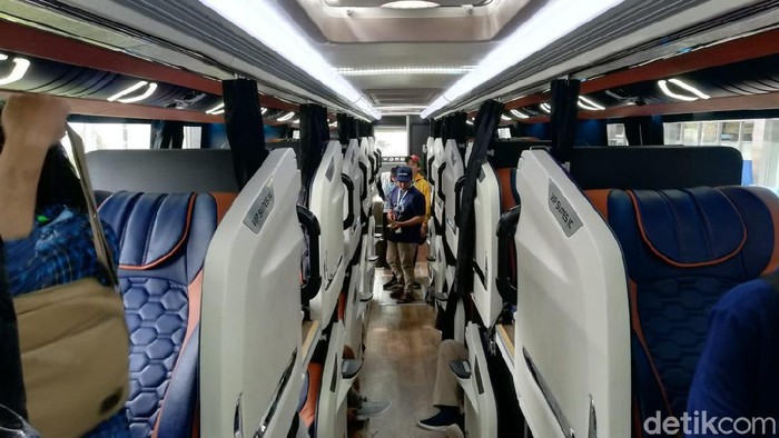 Sleeper Bus CV Laksana