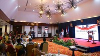 Forum ini mengangkat tema Meningkatkan Peran Keluarga Mahasiswa dan Alumni Penerima Beasiswa Supersemar (KMA-PBS) dalam Mewujudkan SDM Unggul, Indonesia Maju.