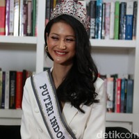 Kalau mengikuti ajang puteri Indonesia sendiri merupakan cita-cita saya dari kecil. Jadi ya memang work hard what do you looking for, what you have to do. Jadi dari sana saya ingin mengikuti ajang ini dari 2017. Dan di sana saya mendapatkan pengalaman yang berharga untuk belajar  lebih banyak lagi dan belajar dari kegagalan yang sebelumnya terjadi. What to improve, what to learn more, what you looking for, what you represent to the judge, what story want you give to them, kata Ayuma. Foto: Rengga Sancaya