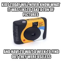 Kini anak-anak bisa dengan mudah memotret dan langsung bisa lihat hasilnya. Mereka tidak tahu rasanya harus mencuci film dan menunggu seminggu hanya untuk melihat ternyata foto-fotonya jelek.Foto: Twitter