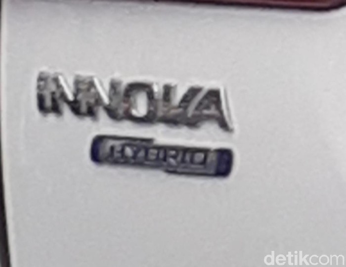 Toyota Innova Berlogo Hybrid