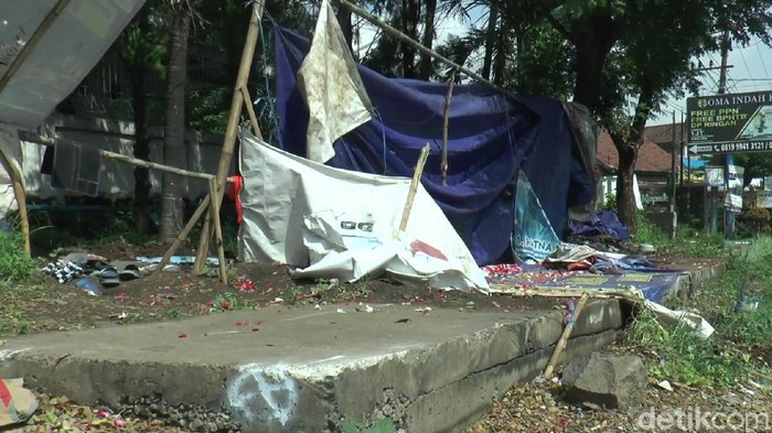 Lokasi mobil tabrak tenda buruh mogok kerja