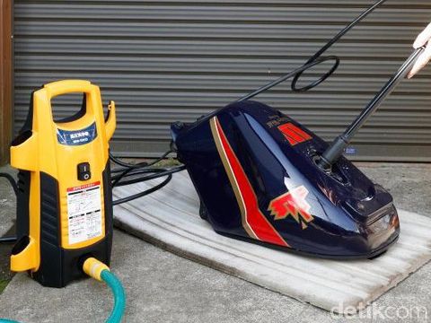 Bersihkan tangki dengan alat pendorong