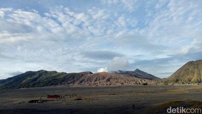 Pariwisata Bromo terdampak mewabahnya virus corona. Kunjungan wisman terutama dari Asia menurun drastis.