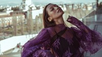 Asmara Abigail pun berdoa semoga wabah virus Corona lekas berlalu dan tak lagi menimbulkan kepanikan. Dok. Instagram/asmaraabigail