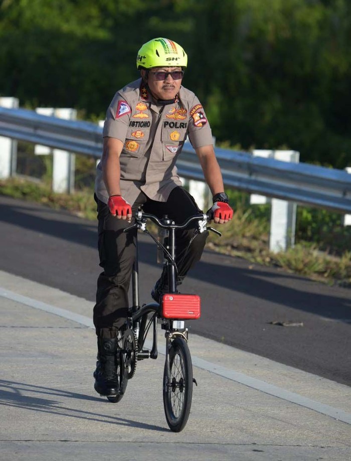 Momen Kakorlantas Jajal Tol Baru Manado-Bitung Kakorlantas Polri Irjen Pol Drs Istiono, M.H melakukan survei ruas jalur tol Manado-Bitung, Selasa (10/3/2020). Begini momennnya.