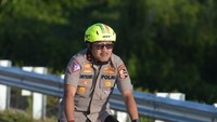 Kakorlantas Polri Irjen Pol Drs Istiono menjajal jalur tol Manado-Bitung dengan sepeda lipat.