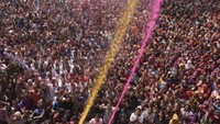 Ratusan warga India langsung tumpah ruah di Festival Holi.
