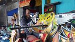 Mereka yang Melestarikan Kostum Reog di Lereng Merapi