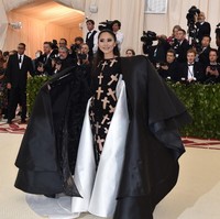 Nga Nguyen  disebut-sebut sempat menghadiri sejumlah fashion show rumah mode ternama yang digelar dalam rangkaian Paris Fashion Week. Nga Nguyen kabarnya menjadi tamu fashion show Saint Laurent yang digelar di halaman Menara Eiffel. Foto: AFP, Instagram