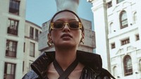 Asmara Abigail pun mengatakan jika saat ini udara di sana sangat dingin hingga menyebabkan dirinya sempat sakit pilek namun tak demam. Dok. Instagram/asmaraabigail