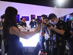 Potret Antusiasme Saat Menjajal vivo V19