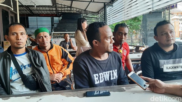 Sejumlah warga di Kota Malang mengadukan oknum polisi berinisial LK dalam kasus penipuan. Aksi kejahatan itu berkedok peminjaman uang dengan jaminan mobil.