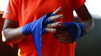 Olahraga tinju kerap dipandang sebagai dunia para pria karena mengandalkan kekuatan tubuh untuk menumbangkan lawan. Meski begitu, di Nepal, olahraga tersebut cukup diminati para wanita di negara tersebut.