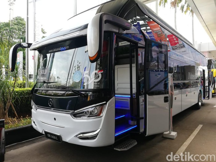 Sleeper Bus CV Laksana