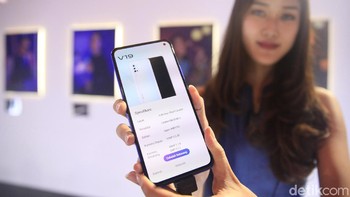 Hadir dalam dua pilihan warna yang trendi Artic Blue dan Crystal White, keduanya dilengkapi dengan layar Super AMOLED. Foto: Ari Saputra/detikcom