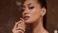 Bintang Perempuan Tanah Jahanam itupun mengatakan jika seluruh warga dilarang keluar rumah dan untuk bisa keluar rumah mereka harus memiliki surat khusus. Dok. Instagram/asmaraabigail