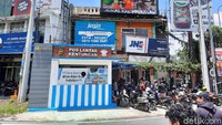 Peristiwa perusakan Pos Polisi Kentungan itu terjadi pagi tadi pukul 05.30 WIB. Rizky menuturkan pihaknya masih mendalami motif pelemparan batu yang dilakukan mahasiswa tersebut.
