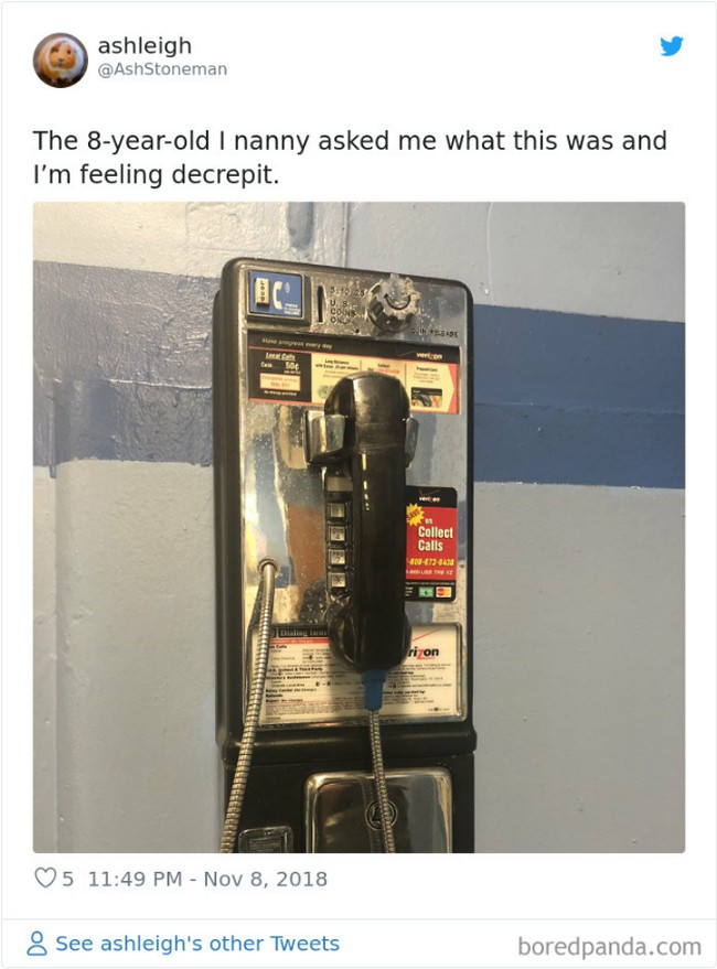 Kapan terakhir kalinya kamu pakai telepon umum seperti ini? Berkat handphone kita tak perlu lagi mengumpulkan koin untuk bisa menghubungi orang. Foto: Twitter