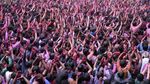 Foto: Tumpah Ruah Warga India di Festival Holi