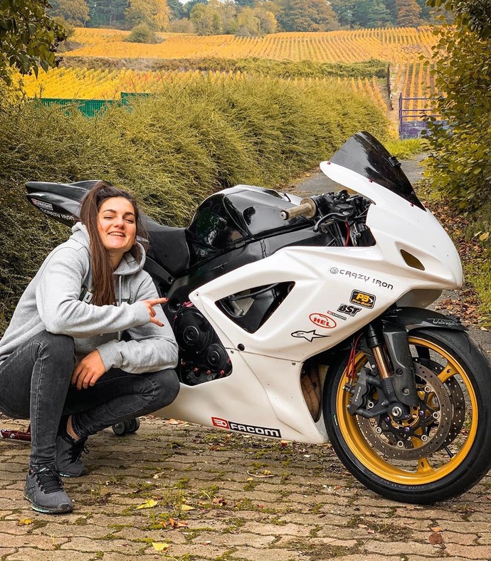 Sarah Lezito, Si Cantik Spesialis Penakluk Moge