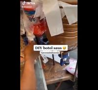 Kreatif! Begini Cara Penjual Siomay Ini Menaruh Saus Kacangnya