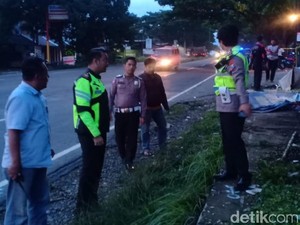 Mobil Tabrak 6 Motor dan Tenda Aksi Mogok Buruh, 4 Orang Tewas