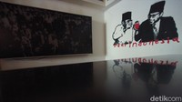 Beragam mural bergambar Presiden Soekarno dan Hatta pun turut menghiasi setiap dinding galeri yang terletak di Kawasan Pasar Baru ini.