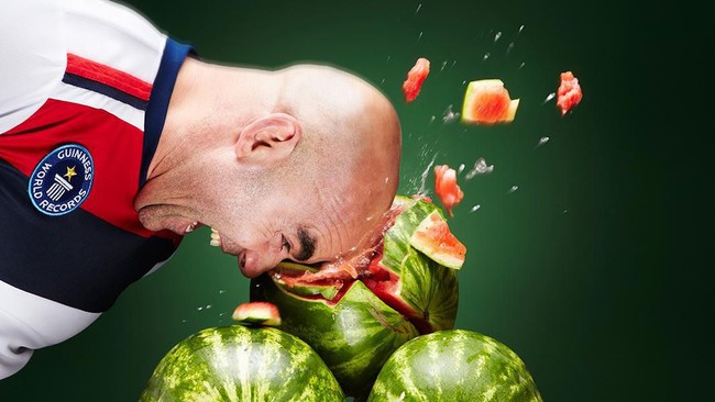 Pecahkan Makanan Pakai Kepala, 5 Pria Kuat Ini Raih Rekor Dunia