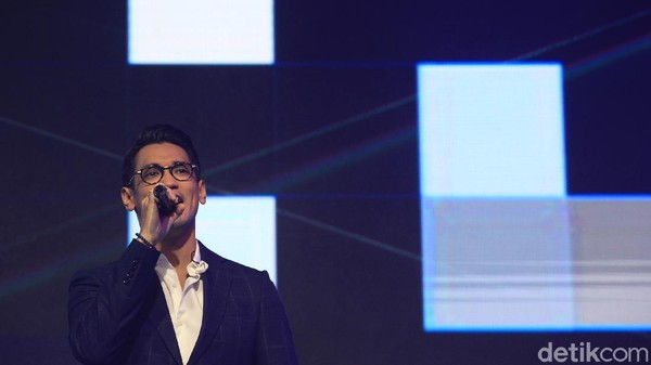 Gaya Afgan Hangatkan Peluncuran vivo V19