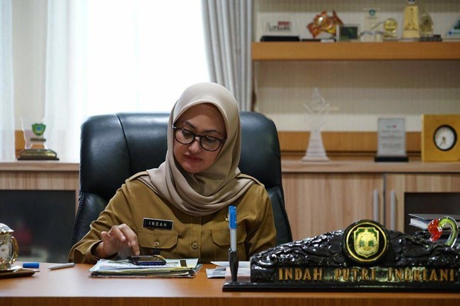 Seperti dikutip dari Detiknews, Indah mengatakan kondisi sosial masyarakat Luwu Utara itu sangatlah heterogen. Di kabupatennya, banyak penganut berbagai agama yang tinggal dan hidup secara rukun. Penduduk muslim di kotanya berjumlah 320 ribu orang, sedangkan penduduk Kristen Protestan berjumlah 60 ribu, Katolik 8 ribu, dan penganut Hindu terdapat 12 ribu orang. Foto: instagram @indahnyalutra.